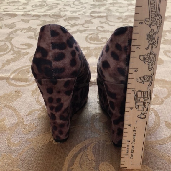 GLO jeans. Animal print sexy shoes. Comfortable! - Picture 3 of 8